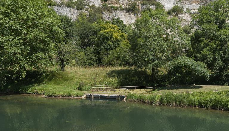 Arrivée de la rigole dans le canal. © Pierre-Marie Barbe-Richaud / Région Bourgogne-Franche-Comté, Inventaire du patrimoine - 2012