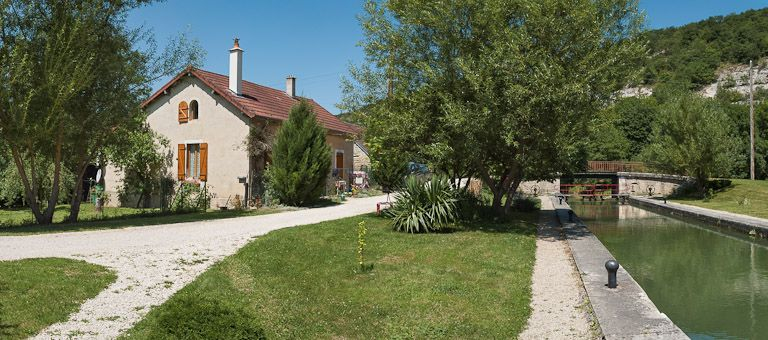 Le site d'écluse vu du sas. © Pierre-Marie Barbe-Richaud / Région Bourgogne-Franche-Comté, Inventaire du patrimoine - 2012