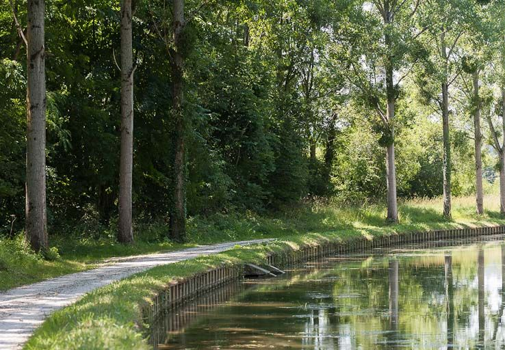 Bief 75 du versant Yonne à Ravières : le déversoir côté canal. © Pierre-Marie Barbe-Richaud / Région Bourgogne-Franche-Comté, Inventaire du patrimoine - 2012