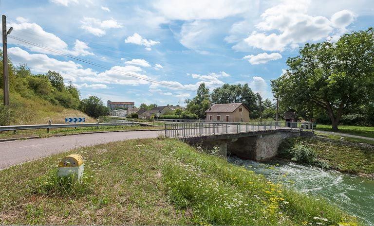 Vue d'amont. © Pierre-Marie Barbe-Richaud / Région Bourgogne-Franche-Comté, Inventaire du patrimoine - 2012