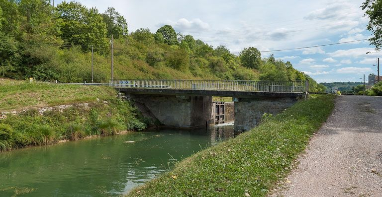 Vue d'aval. © Pierre-Marie Barbe-Richaud / Région Bourgogne-Franche-Comté, Inventaire du patrimoine - 2012