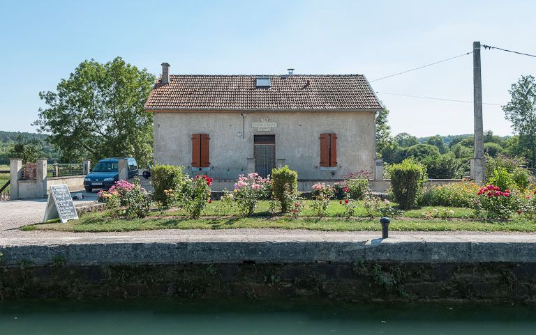 Maison éclusière, de face. © Pierre-Marie Barbe-Richaud / Région Bourgogne-Franche-Comté, Inventaire du patrimoine - 2012