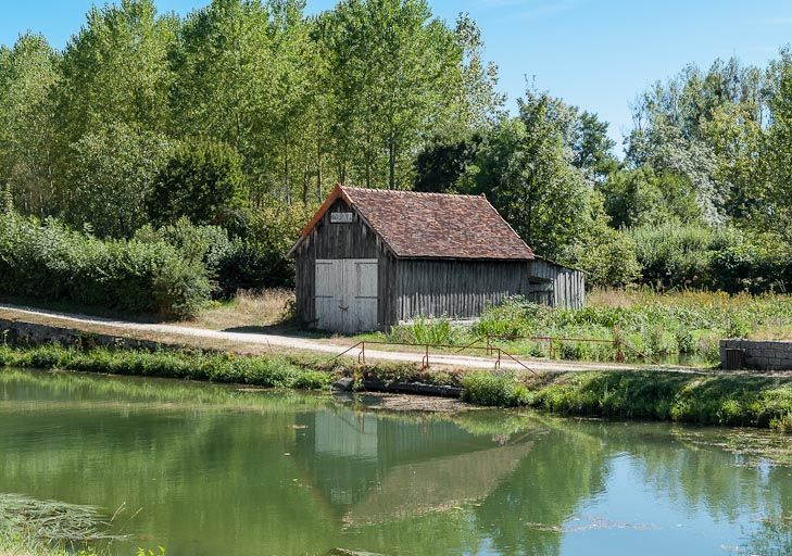 La remise, vue d'ensemble. © Pierre-Marie Barbe-Richaud / Région Bourgogne-Franche-Comté, Inventaire du patrimoine - 2012