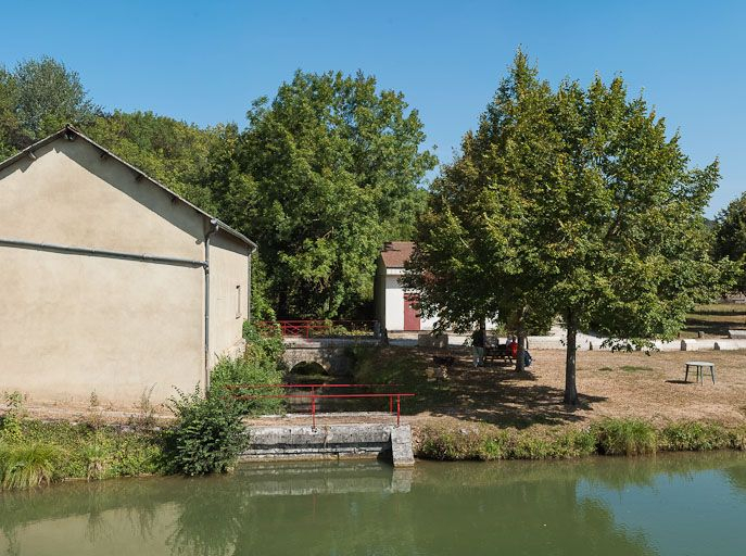 Détail d'un déversoir en aval du port. © Pierre-Marie Barbe-Richaud / Région Bourgogne-Franche-Comté, Inventaire du patrimoine - 2012