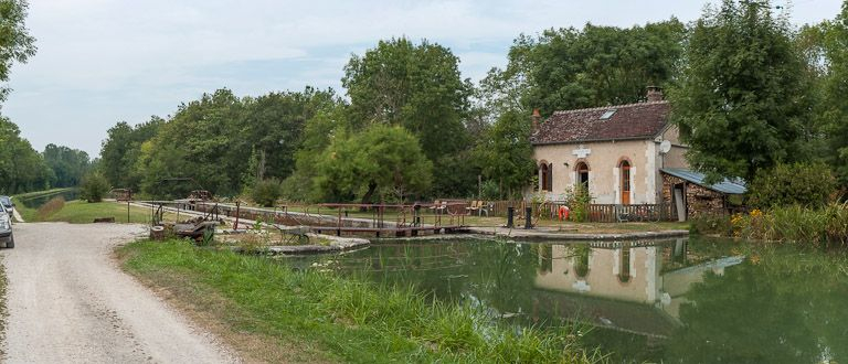 Vue d'ensemble du site d'écluse. © Pierre-Marie Barbe-Richaud / Région Bourgogne-Franche-Comté, Inventaire du patrimoine - 2012