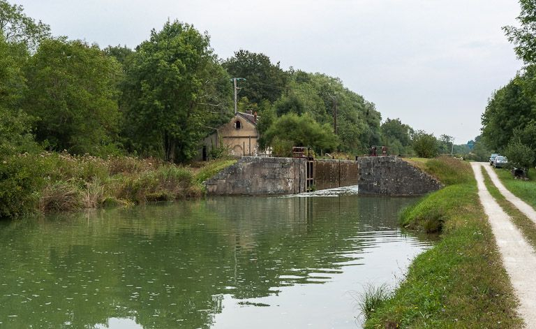 Le site d'écluse vu d'aval. © Pierre-Marie Barbe-Richaud / Région Bourgogne-Franche-Comté, Inventaire du patrimoine - 2012
