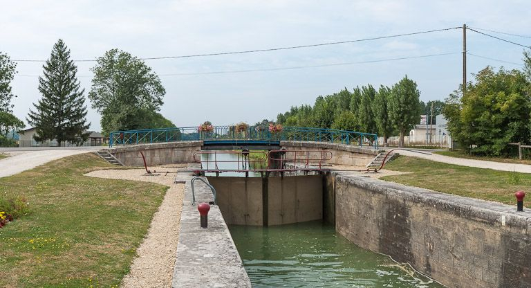 Vue du pont depuis le sas. © Pierre-Marie Barbe-Richaud / Région Bourgogne-Franche-Comté, Inventaire du patrimoine - 2012