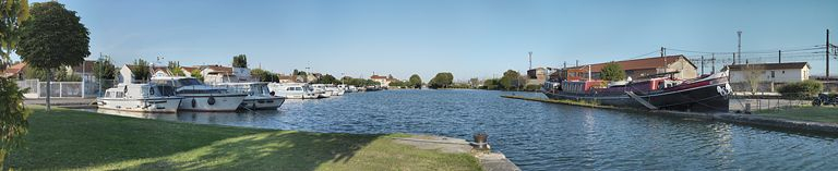 Grand panorama sur le port. © Thierry Kuntz / Région Bourgogne-Franche-Comté, Inventaire du patrimoine - 2012
