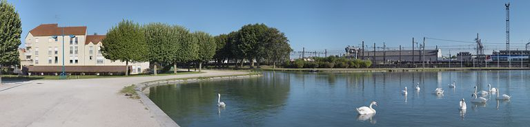 Entrée du port, vue du toit du lavoir. Le site SNCF à droite. © Thierry Kuntz / Région Bourgogne-Franche-Comté, Inventaire du patrimoine - 2012