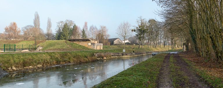 Vue d'aval des culées. © Pierre-Marie Barbe-Richaud / Région Bourgogne-Franche-Comté, Inventaire du patrimoine - 2013