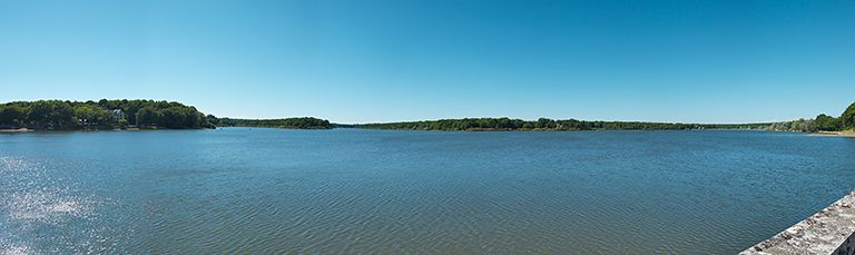 Vue d'ensemble de l'étang de Vaux depuis la digue le séparant de celui de Baye. © Thierry Kuntz / Région Bourgogne-Franche-Comté, Inventaire du patrimoine - 2013