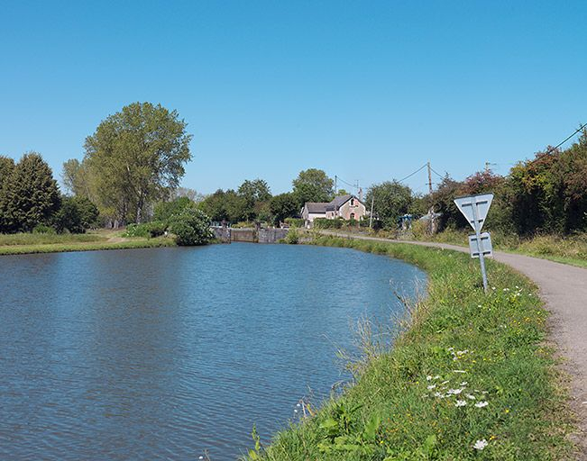 Vue d'ensemble du site prise d'aval. © Thierry Kuntz / Région Bourgogne-Franche-Comté, Inventaire du patrimoine - 2013 Vue d'ensemble du site prise d'aval. © Thierry Kuntz / Région Bourgogne-Franche-Comté, Inventaire du patrimoine - 2013