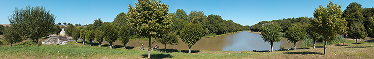 Vue d'ensemble du bassin du port de Mingot avec à gauche le site de l'écluse 13 du versant Loire (IA58000742) et le pont canal. © Thierry Kuntz / Région Bourgogne-Franche-Comté, Inventaire du patrimoine - 2013