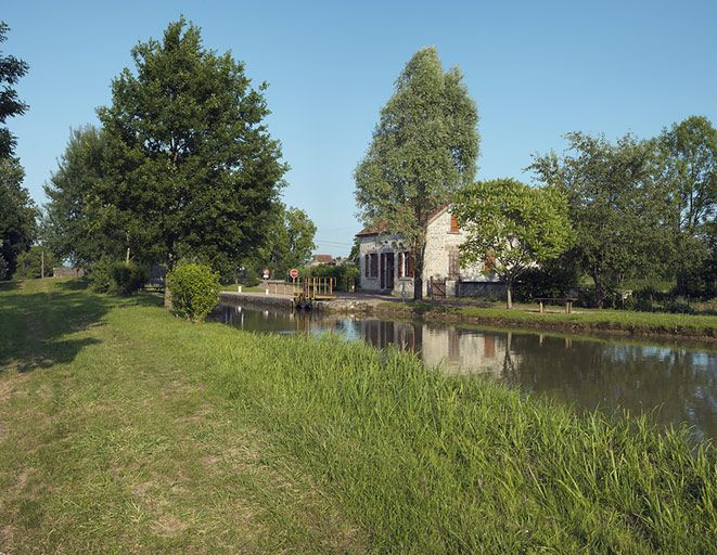 Le site d'écluse, d'amont. © Thierry Kuntz / Région Bourgogne-Franche-Comté, Inventaire du patrimoine - 2013