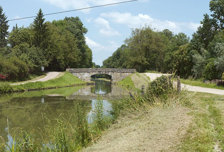 Le pont : vue de face. © Thierry Kuntz / Région Bourgogne-Franche-Comté, Inventaire du patrimoine - 2013
