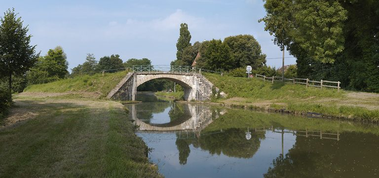 Vue d'amont. © Thierry Kuntz / Région Bourgogne-Franche-Comté, Inventaire du patrimoine - 2013