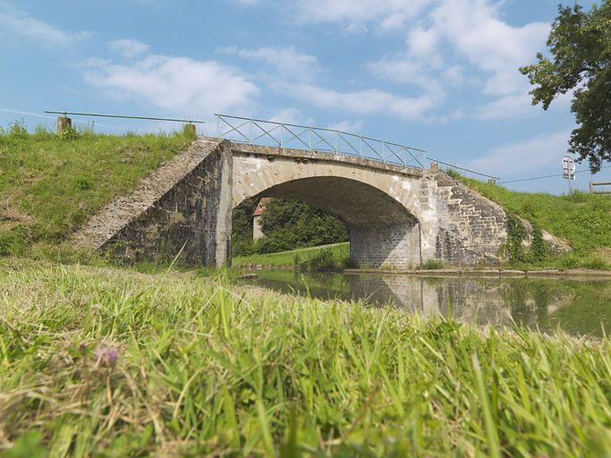Vue d'amont. © Thierry Kuntz / Région Bourgogne-Franche-Comté, Inventaire du patrimoine - 2013