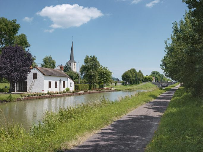 Vue de 3/4 depuis la rive gauche. © Thierry Kuntz / Région Bourgogne-Franche-Comté, Inventaire du patrimoine - 2013