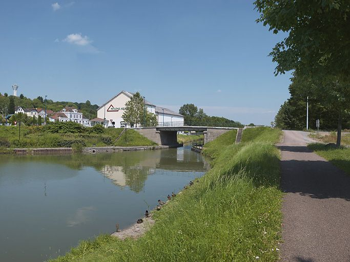 Vue d'ensemble d'aval. © Thierry Kuntz / Région Bourgogne-Franche-Comté, Inventaire du patrimoine - 2013