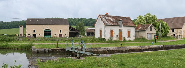 Vue d'amont du site d'écluse. © Pierre-Marie Barbe-Richaud / Région Bourgogne-Franche-Comté, Inventaire du patrimoine - 2013