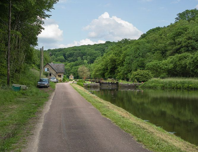 Le site d'écluse vu d'amont. © Pierre-Marie Barbe-Richaud / Région Bourgogne-Franche-Comté, Inventaire du patrimoine - 2013