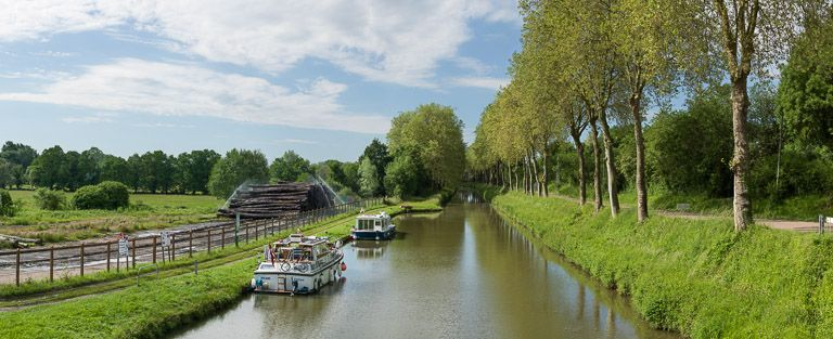 Aire de stockage du bois de la scierie, rive droite. © Pierre-Marie Barbe-Richaud / Région Bourgogne-Franche-Comté, Inventaire du patrimoine - 2013