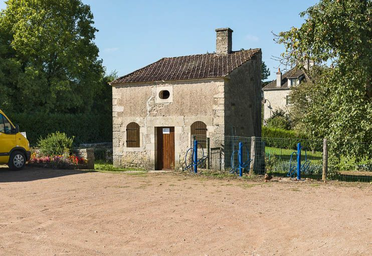 L'abri des ouvriers : vue de 3/4. © Pierre-Marie Barbe-Richaud / Région Bourgogne-Franche-Comté, Inventaire du patrimoine - 2013