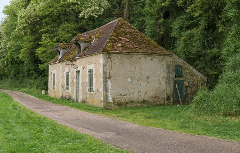 Vue de 3/4 de la maison éclusière. © Pierre-Marie Barbe-Richaud / Région Bourgogne-Franche-Comté, Inventaire du patrimoine - 2013