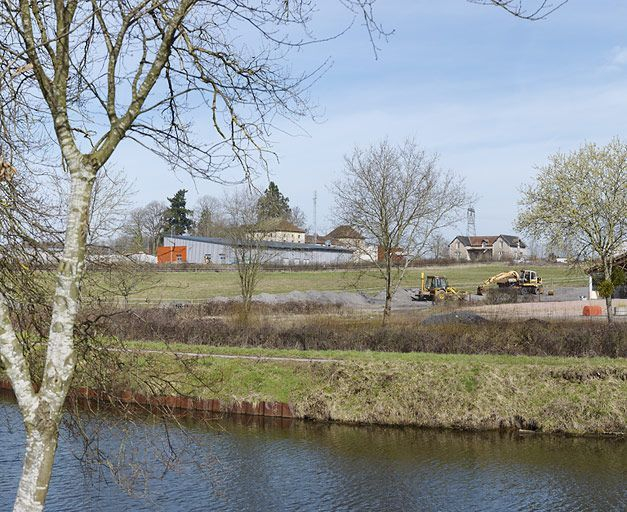 Le château (aujourd'hui détruit) depuis l'allée des Soupirs. © Thierry Kuntz / Région Bourgogne-Franche-Comté, Inventaire du patrimoine - 2013