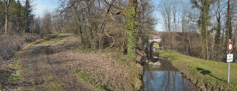 La rigole d'alimentation. © Thierry Kuntz / Région Bourgogne-Franche-Comté, Inventaire du patrimoine - 2013