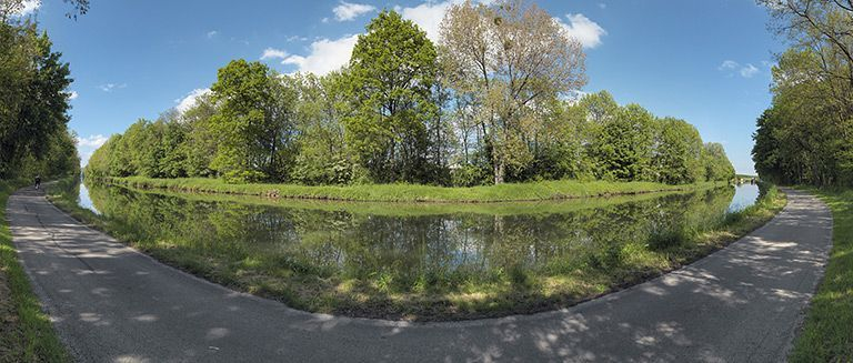 L'entrée de la tranchée. Au fond à droite, on aperçoit le site d'écluse 24. © Thierry Kuntz / Région Bourgogne-Franche-Comté, Inventaire du patrimoine - 2013