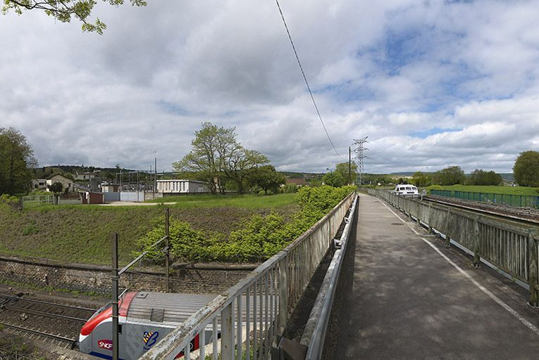 Vue d'ensemble du pont-canal avec la voie ferrée en dessous. © Thierry Kuntz / Région Bourgogne-Franche-Comté, Inventaire du patrimoine - 2013