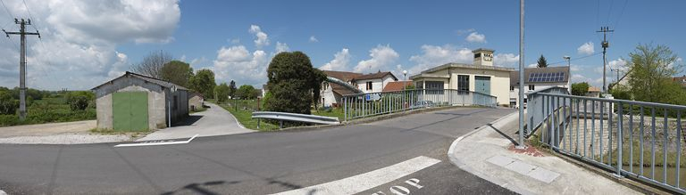 Vue d'ensemble du site avec le pont au premier plan. © Thierry Kuntz / Région Bourgogne-Franche-Comté, Inventaire du patrimoine - 2013