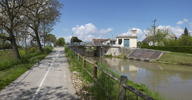 Le site, vu d'aval. © Thierry Kuntz / Région Bourgogne-Franche-Comté, Inventaire du patrimoine - 2013