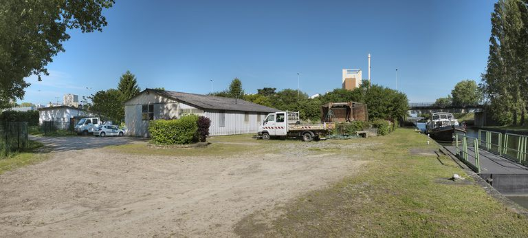 Rive droite, vue de l'atelier et de la maison éclusière. © Thierry Kuntz / Région Bourgogne-Franche-Comté, Inventaire du patrimoine - 2013