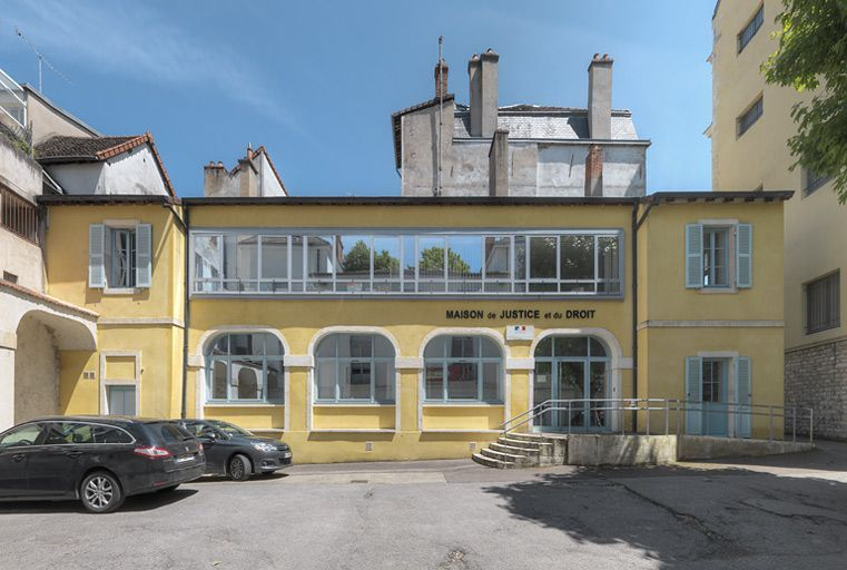 Anciens locaux des archives du canal, avec leurs baies en anse de panier. © Thierry Kuntz / Région Bourgogne-Franche-Comté, Inventaire du patrimoine - 2013