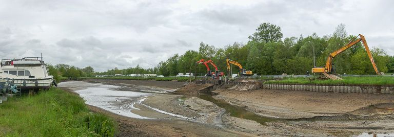 Bief vide au niveau de la halte fluviale de Bois-Bretoux, pendant les travaux de réfection de la chaussée. © Pierre-Marie Barbe-Richaud / Région Bourgogne-Franche-Comté, Inventaire du patrimoine - 2013