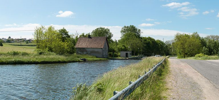Le site, vu d'amont. © Pierre-Marie Barbe-Richaud / Région Bourgogne-Franche-Comté, Inventaire du patrimoine - 2013
