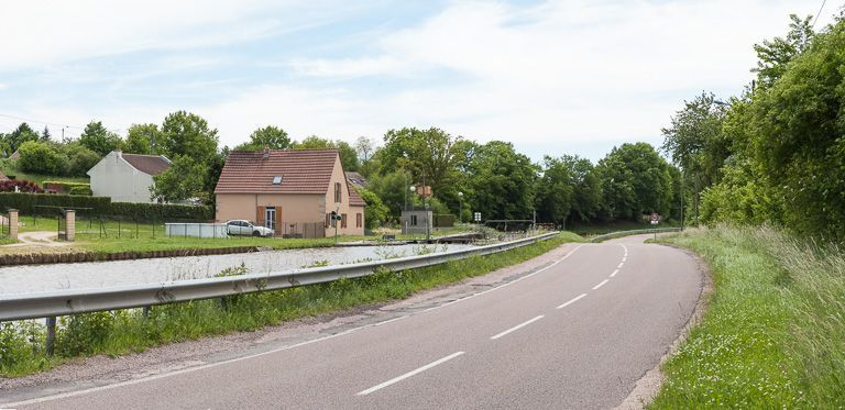 Le site vu d'amont. © Pierre-Marie Barbe-Richaud / Région Bourgogne-Franche-Comté, Inventaire du patrimoine - 2013