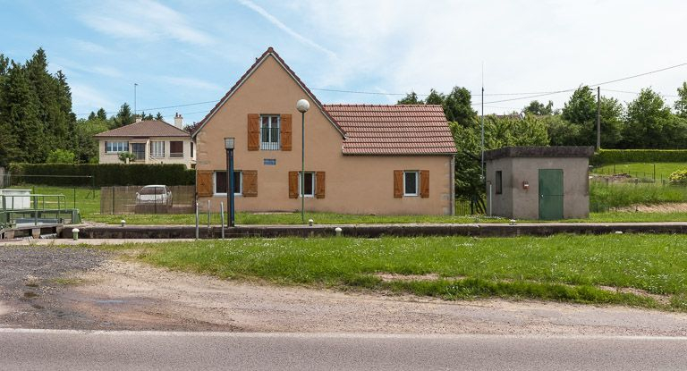 La maison éclusière vue de face. © Pierre-Marie Barbe-Richaud / Région Bourgogne-Franche-Comté, Inventaire du patrimoine - 2013