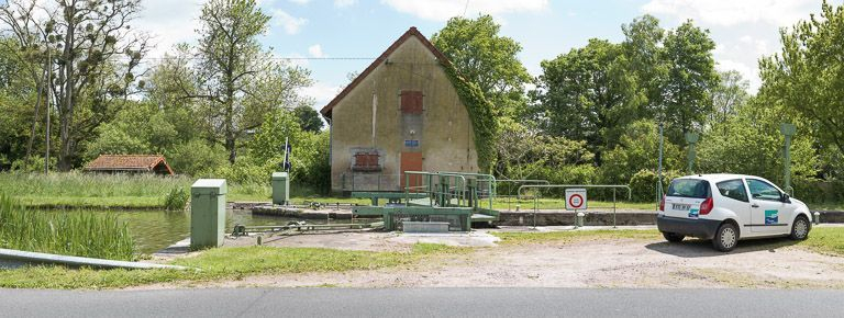 Vue d'ensemble, avec la maison éclusière de face. © Pierre-Marie Barbe-Richaud / Région Bourgogne-Franche-Comté, Inventaire du patrimoine - 2013