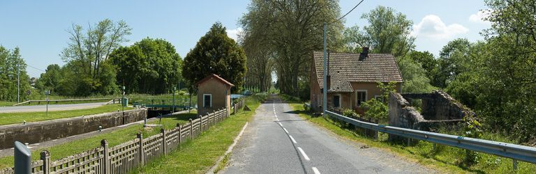 Vue d'ensemble depuis le pont sur écluse. © Pierre-Marie Barbe-Richaud / Région Bourgogne-Franche-Comté, Inventaire du patrimoine - 2013