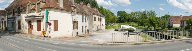 Vue depuis le pont sur écluse. A droite, on aperçoit la maison éclusière. © Pierre-Marie Barbe-Richaud / Région Bourgogne-Franche-Comté, Inventaire du patrimoine - 2013