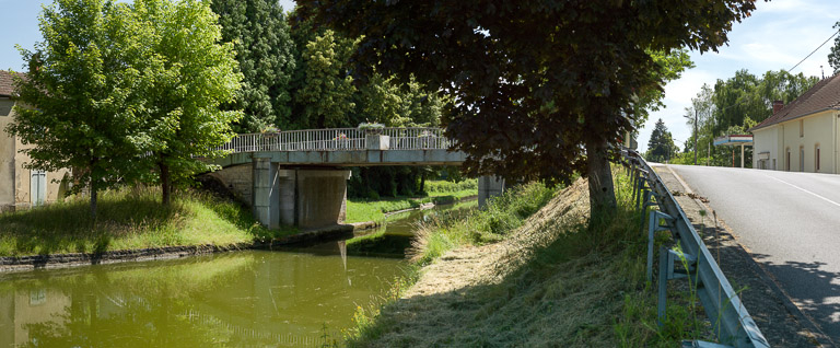 Vue d'ensemble, prise d'amont. © Pierre-Marie Barbe-Richaud / Région Bourgogne-Franche-Comté, Inventaire du patrimoine - 2013