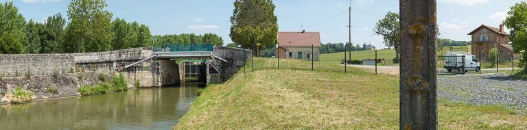 Le pont, vu d'aval. © Pierre-Marie Barbe-Richaud / Région Bourgogne-Franche-Comté, Inventaire du patrimoine - 2013