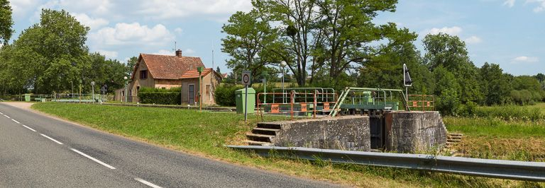 Vue d'ensemble, prise d'aval. © Pierre-Marie Barbe-Richaud / Région Bourgogne-Franche-Comté, Inventaire du patrimoine - 2013
