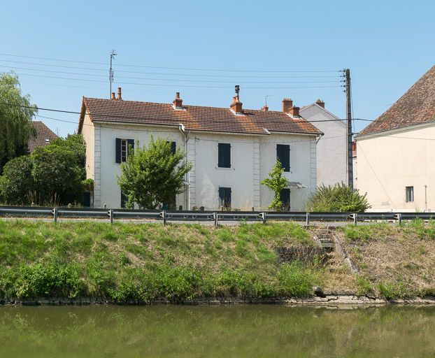 Vue depuis la rive droite. © Pierre-Marie Barbe-Richaud / Région Bourgogne-Franche-Comté, Inventaire du patrimoine - 2013