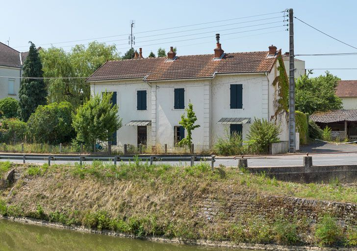 Vue depuis la rive droite. © Pierre-Marie Barbe-Richaud / Région Bourgogne-Franche-Comté, Inventaire du patrimoine - 2013