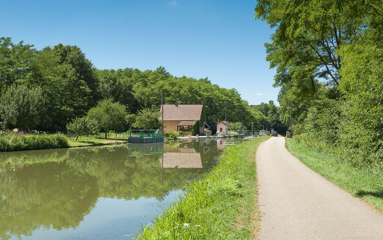 Vue d'ensemble du site d'amont. © Pierre-Marie Barbe-Richaud / Région Bourgogne-Franche-Comté, Inventaire du patrimoine - 2013
