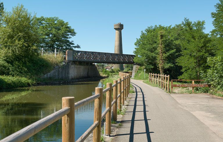 Le pont ferroviaire vu d'amont. © Pierre-Marie Barbe-Richaud / Région Bourgogne-Franche-Comté, Inventaire du patrimoine - 2013